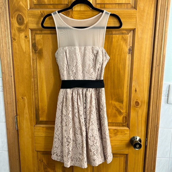 Inspire me lace and mesh dress size 5 - Picture 1 of 5